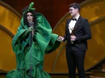 ''Aşk istiyorum para çok'' dedi: Servetini gözler önüne serdi! 10